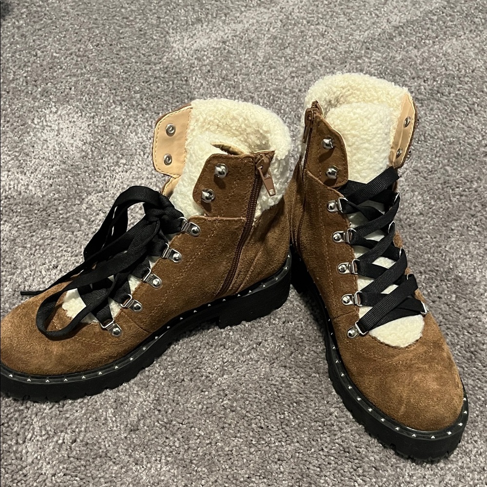 Steve Madden Brown Suede Winter Boots with Black Laces